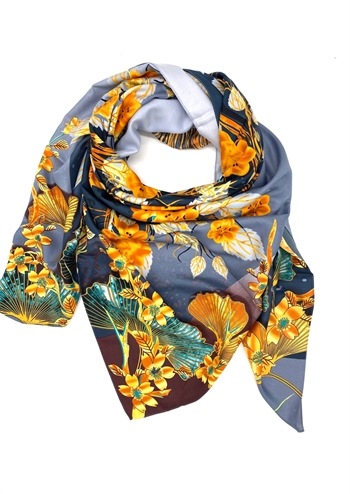 Stort lækker silkeagtig grafisk tørklæde fra Just D'Lux